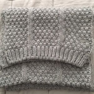 Roxy long thick warm grey scarf!🧣Brand new!